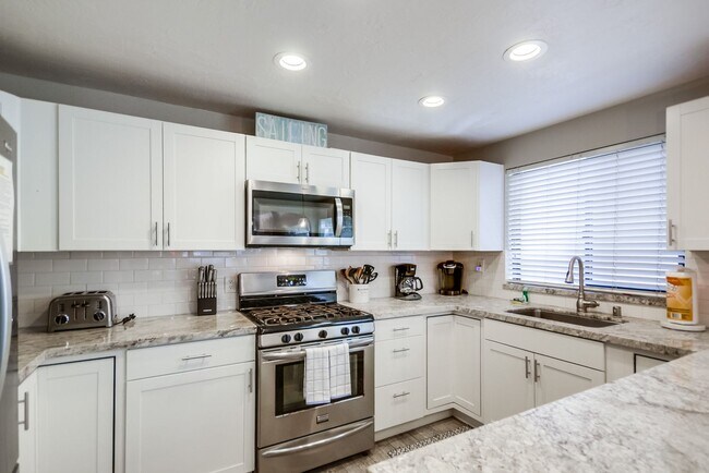 Building Photo - Charming Mission Beach Condo – Steps from the Bay & Beach
