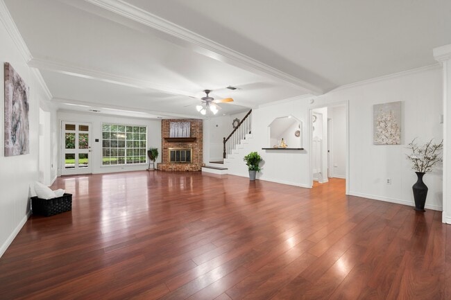 Building Photo - 16815 Memorial Oaks Ln