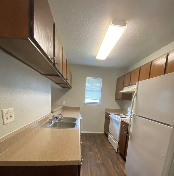 Stone Creek 328 W Southwest Pky Lewisville TX 75067 Apartment Finder