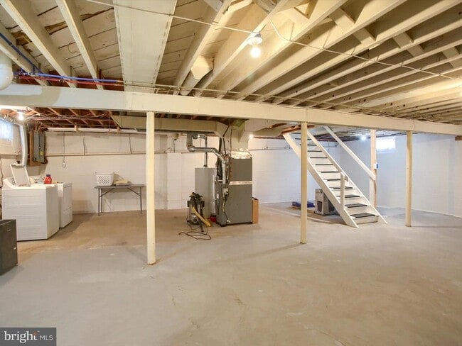 Building Photo - 1300 Strafford Rd