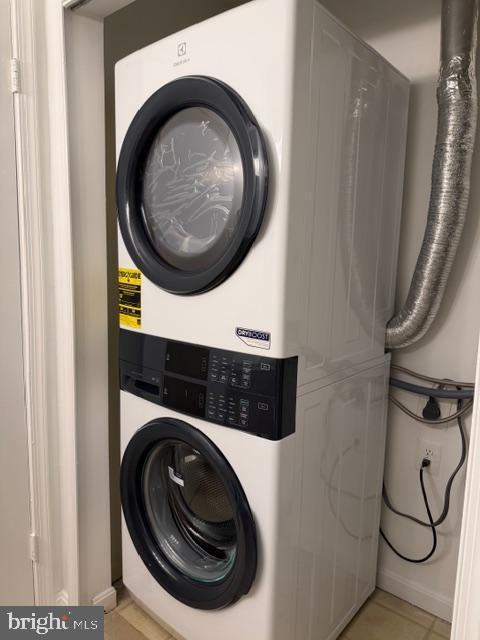 Building Photo - 3175 Summit Square Dr