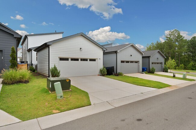 Building Photo - Modern 4 Bedroom and Fenced Yard in Chatham Park Pittsboro!