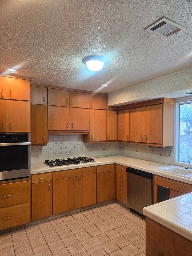 Building Photo - 2314 Farnswood Cir