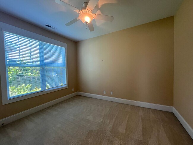 Building Photo - Absolutely Adorable!