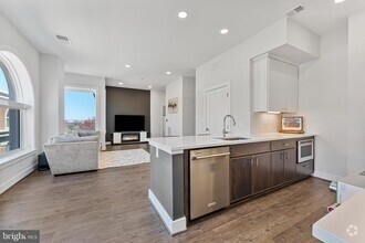 Building Photo - 635 Slaters Ln