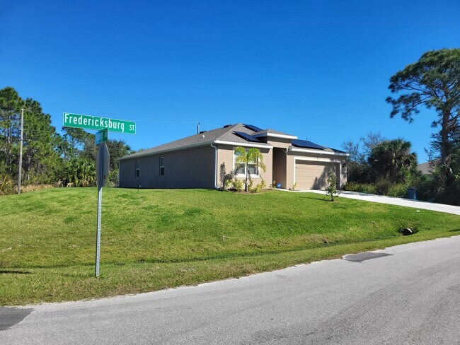 Building Photo - 599 Fredericksburg St SW