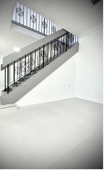 Building Photo - 2324 SW 57th Ct