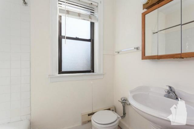 Building Photo - 1 bedroom in Chicago IL 60657