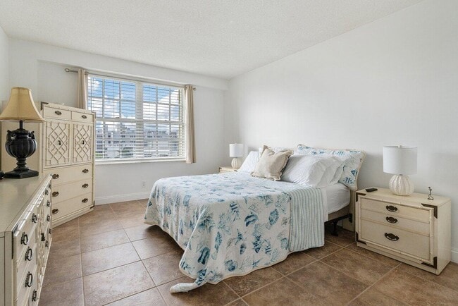 Building Photo - 3475 S Ocean Blvd