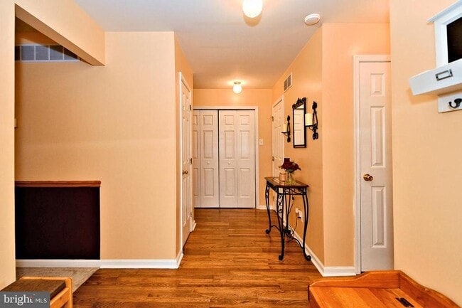 Building Photo - 800 Beacon Ct