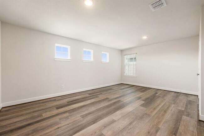 Building Photo - 20914 Kadefield Dr