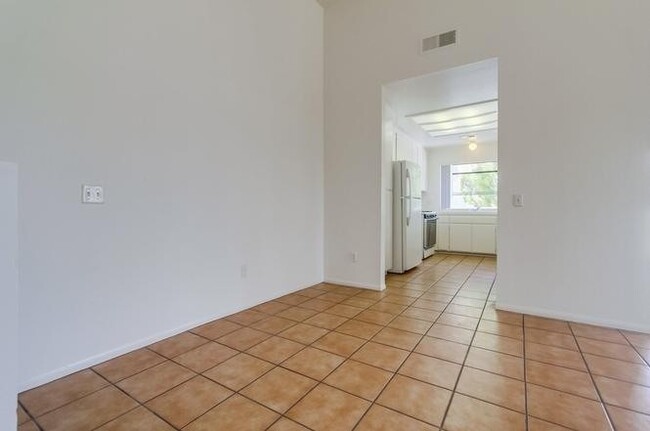 Building Photo - 3BD/3BA Townhome Available in Pacific Beach!