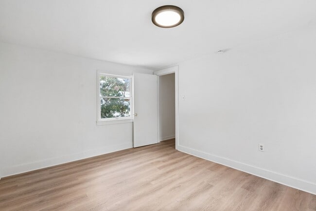 Building Photo - Stunning 3 bedroom home in East Pittsburgh available now!