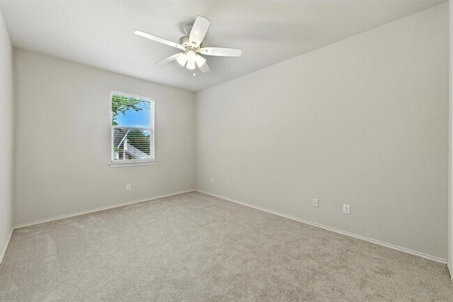 Building Photo - 512 Eberhart Ln