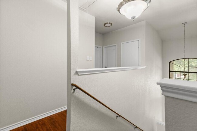 Building Photo - 2802 Scottsdale Dr
