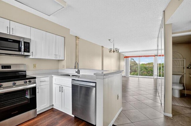 Building Photo - 2236 N Cypress Bend Dr