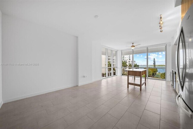 Building Photo - 2150 N Bayshore Dr