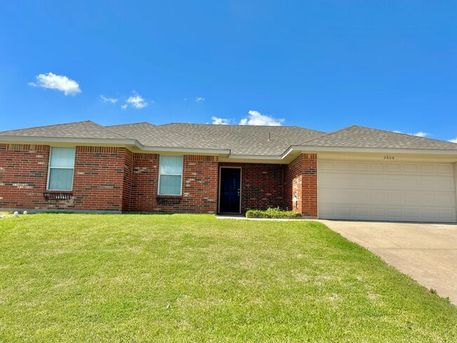 Primary Photo - Beautiful Home in Great Neighborhood