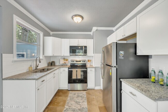 Building Photo - 1232 Hamilton St