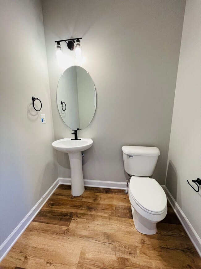 Building Photo - Brand New END UNIT Townhouse in Congers Creek