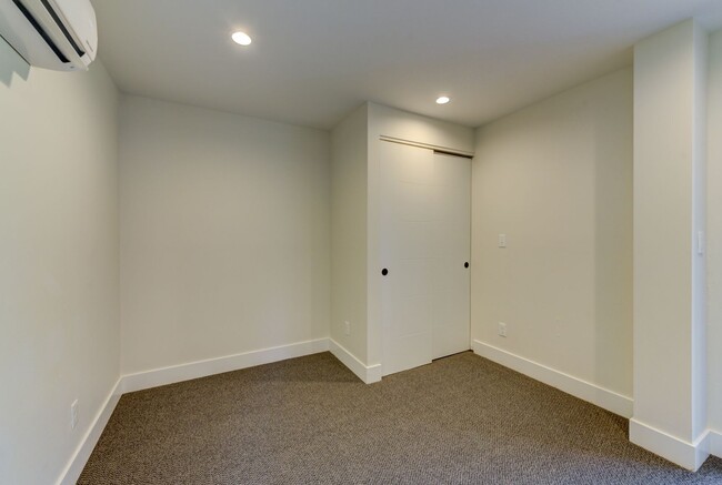 Building Photo - 616 Marine St