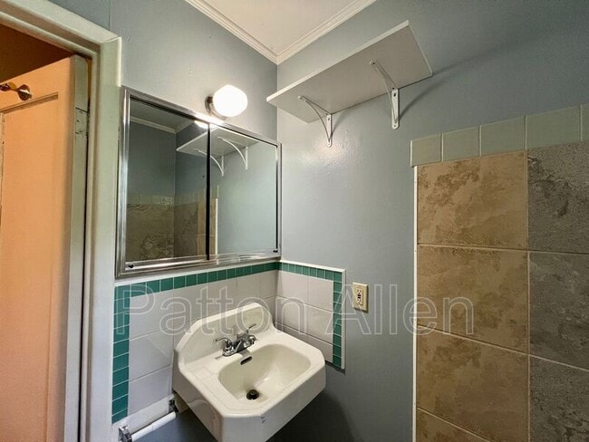 Building Photo - 105 Edwin Pl