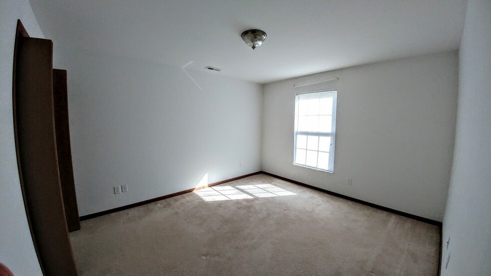 Building Photo - 5602 Valley View Dr