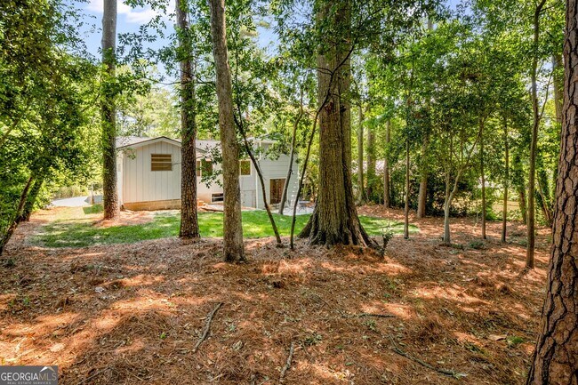 Building Photo - 2563 Beverly Hills Dr