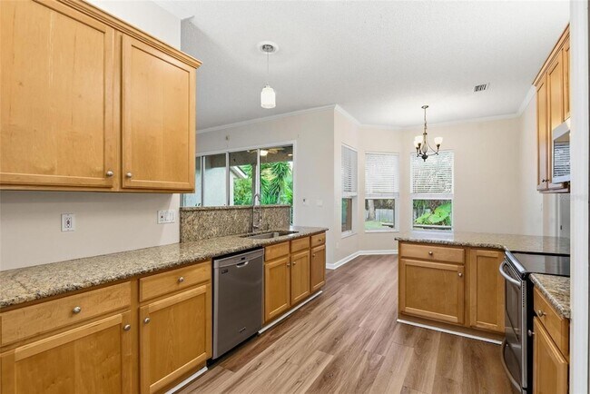 Building Photo - 7 Deerwood St