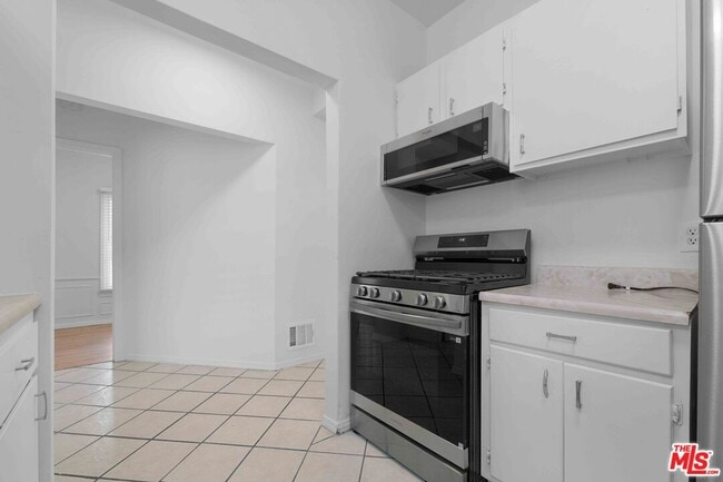 Building Photo - 2452 W 18th St