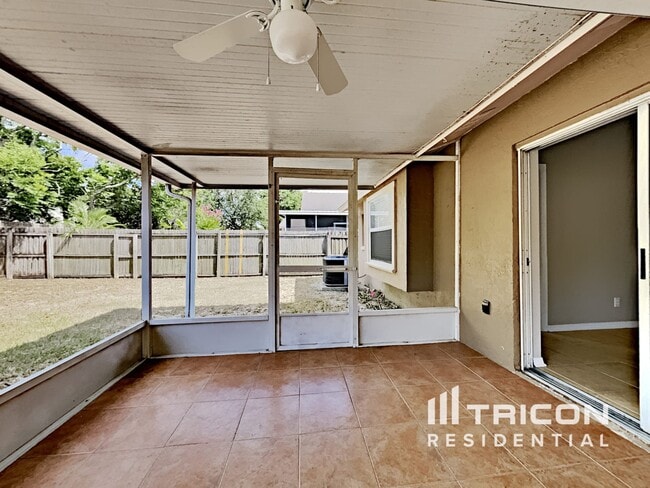 Building Photo - 707 Sand Ridge Dr