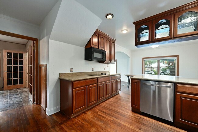 Building Photo - 2829 San Gabriel St