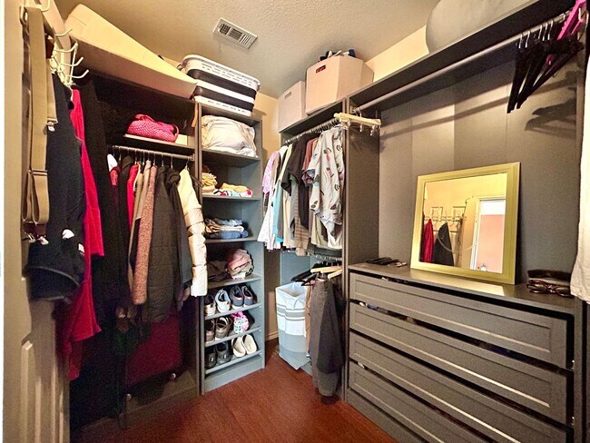 Building Photo - 14801 Falling Stone Ln