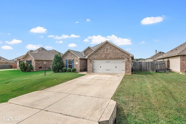 Building Photo - Brick Home In Haughton