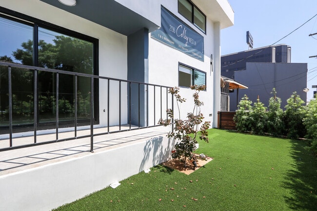 Building Photo - 2136 Colby Ave