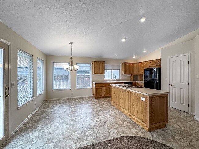 Building Photo - Spacious 3-Bedroom Home with 3-Car Garage, Fenced Yard & Easy Commute to Downtown Boise & BSU