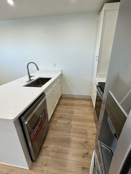 Building Photo - 684 S 750 W