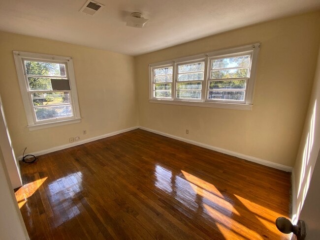 Building Photo - 3 Bedrooms, 1 Bathroom - Home in West Rome!