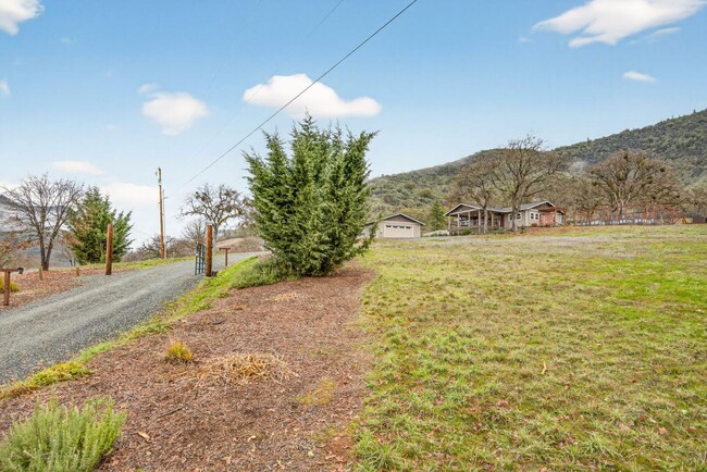 Building Photo - 860 Humbug Creek Rd