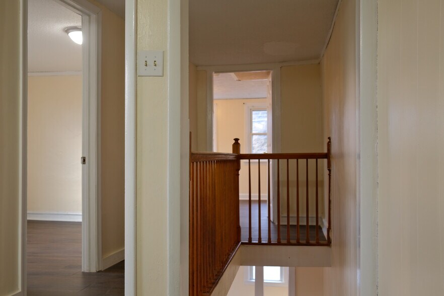 Building Photo - 1102 Lancaster Ave