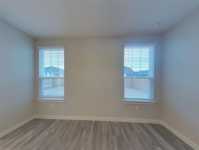 Building Photo - 1600 Mexican Heather Dr