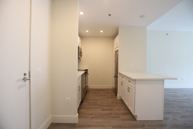 Building Photo - 24 2nd St