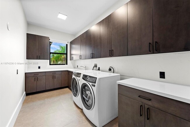Building Photo - 461 Poinciana Dr