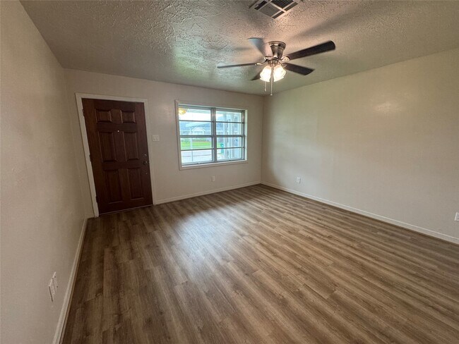 Building Photo - 2611 Prairie Ave