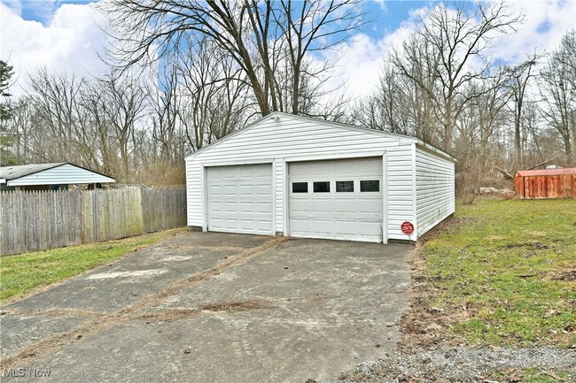 Building Photo - 2785 Deforest Rd SE