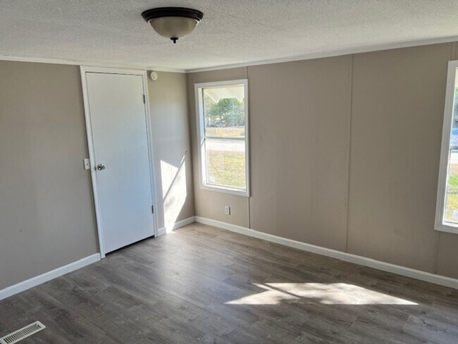 Building Photo - Newly Remodeled Home on a large lot