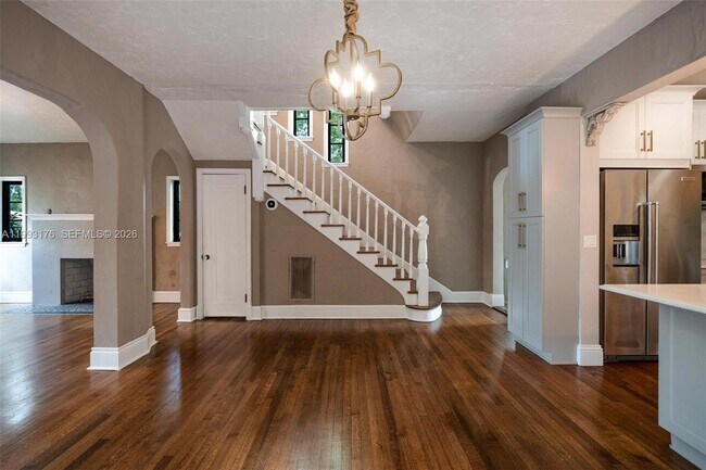 Building Photo - 447 Giralda Ave