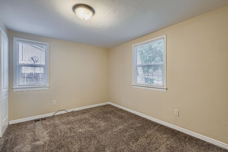 Building Photo - 914 Alexander Rd