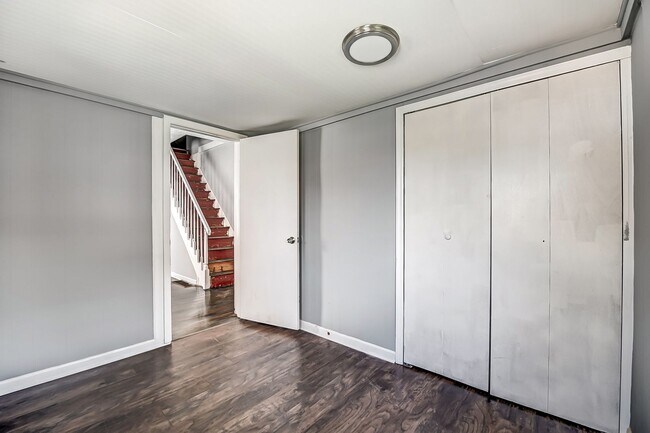 Building Photo - Charming 4 bedroom, 1 bathroom