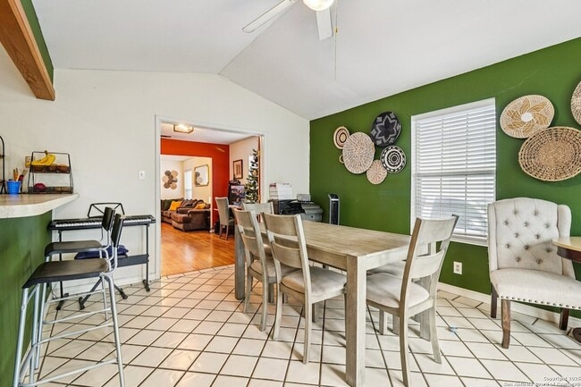 Building Photo - 2709 W Craig Pl